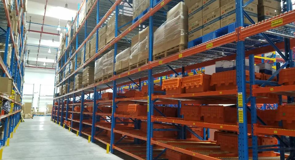 The components, features, applications, and price ranges of teardrop pallet racks